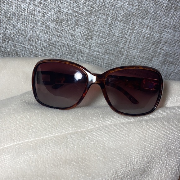 Foster Grant Women’s Poppet polarized rectangular sunglasses tortoise/brown - Picture 3 of 8